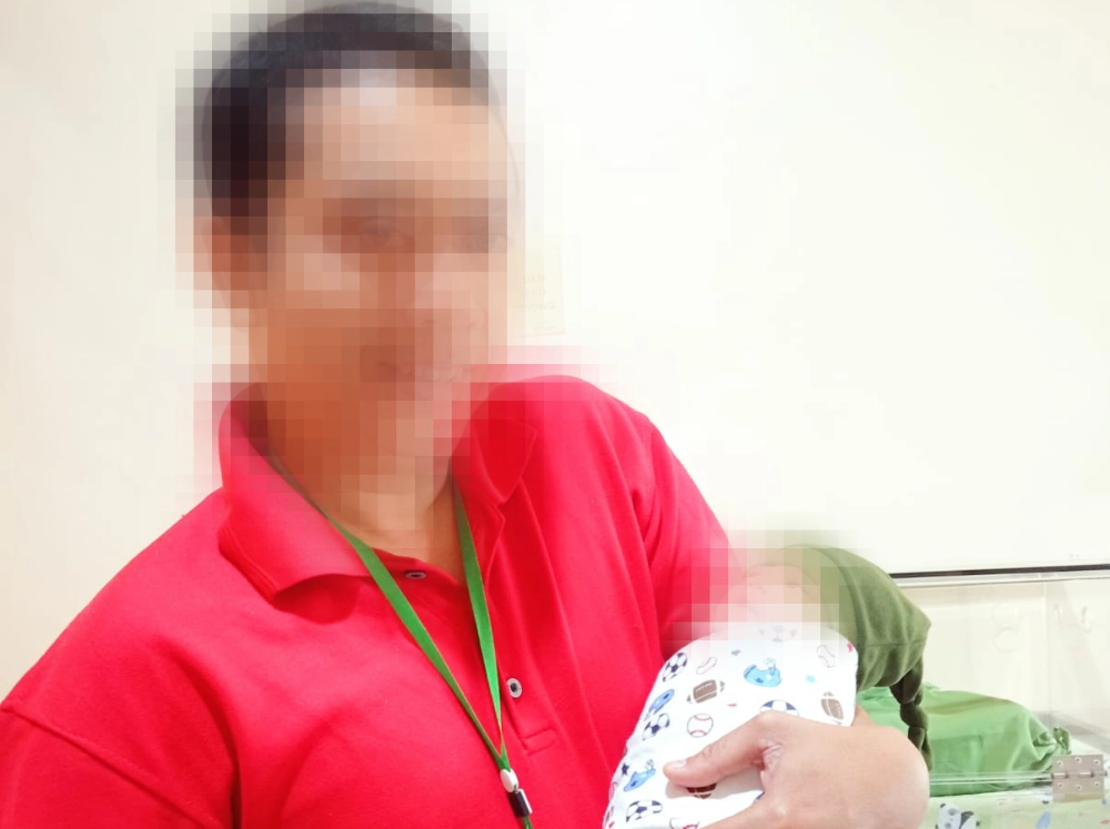 gambar untuk Bantuan Kesehatan untuk Keselamatan Ibu Veni dan Bayinya